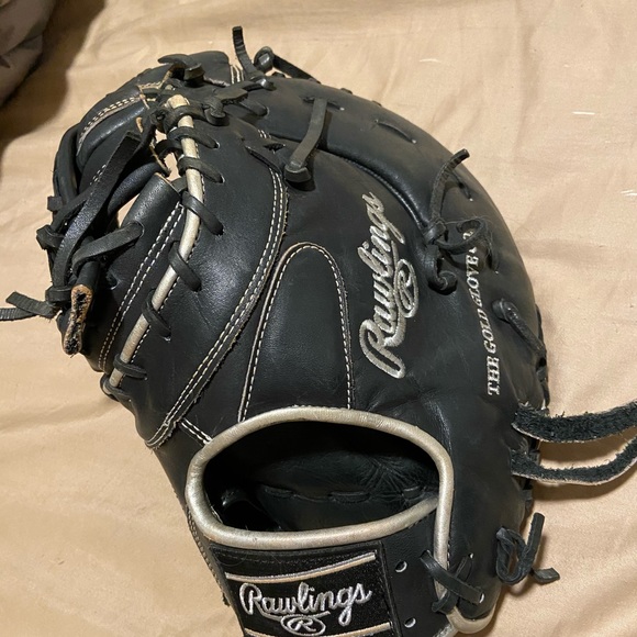 Heart of the hide first base glove - Picture 2 of 5